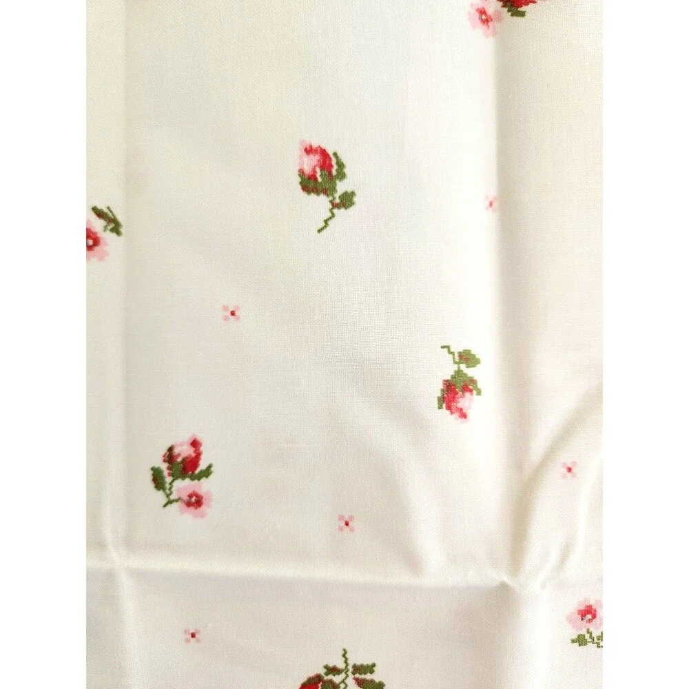 A Pair Of Vintage Cotton Standard Pillowcases Roses Cottagecore Farmhouse #04